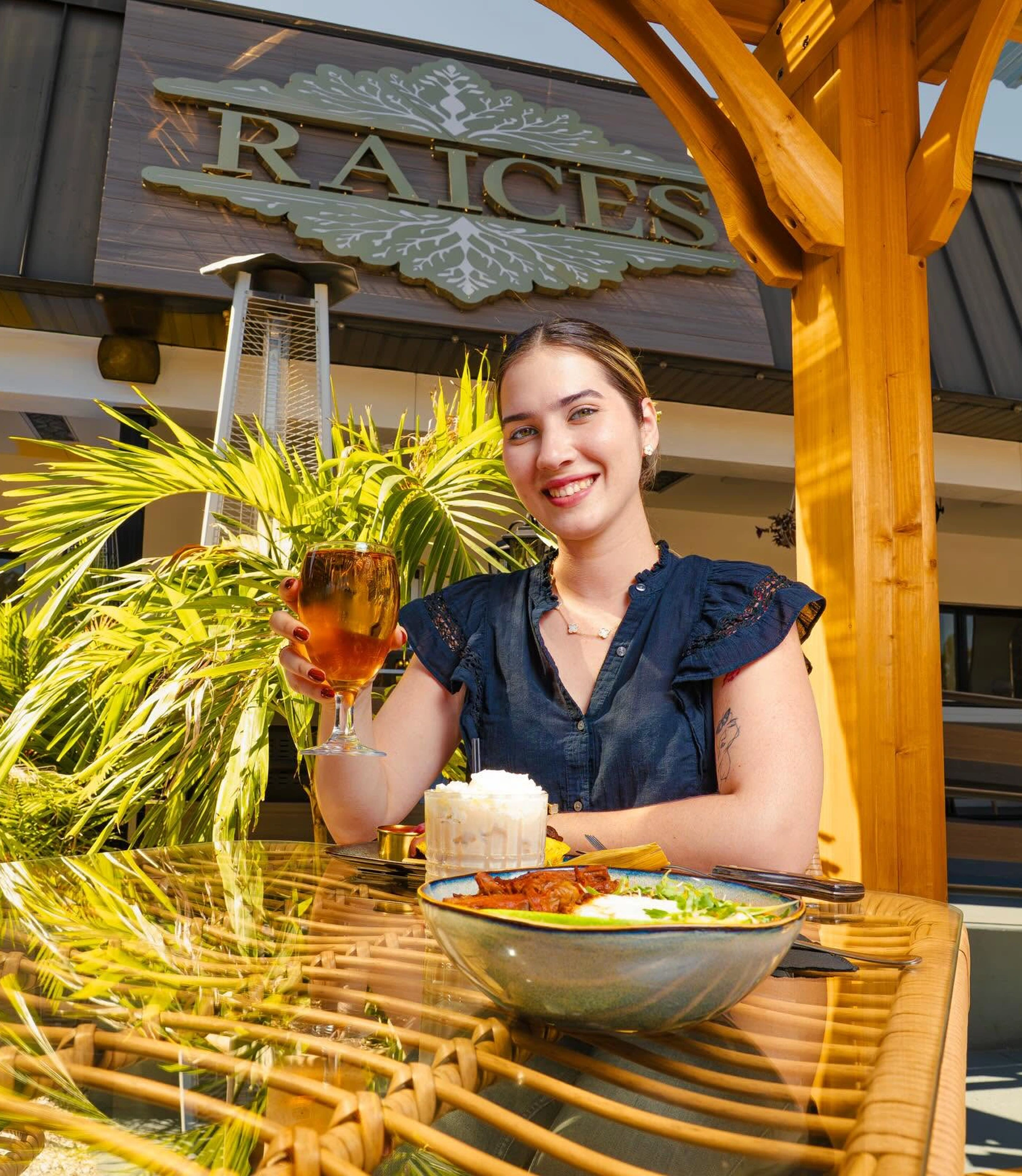 The table and hospitality at Raíces